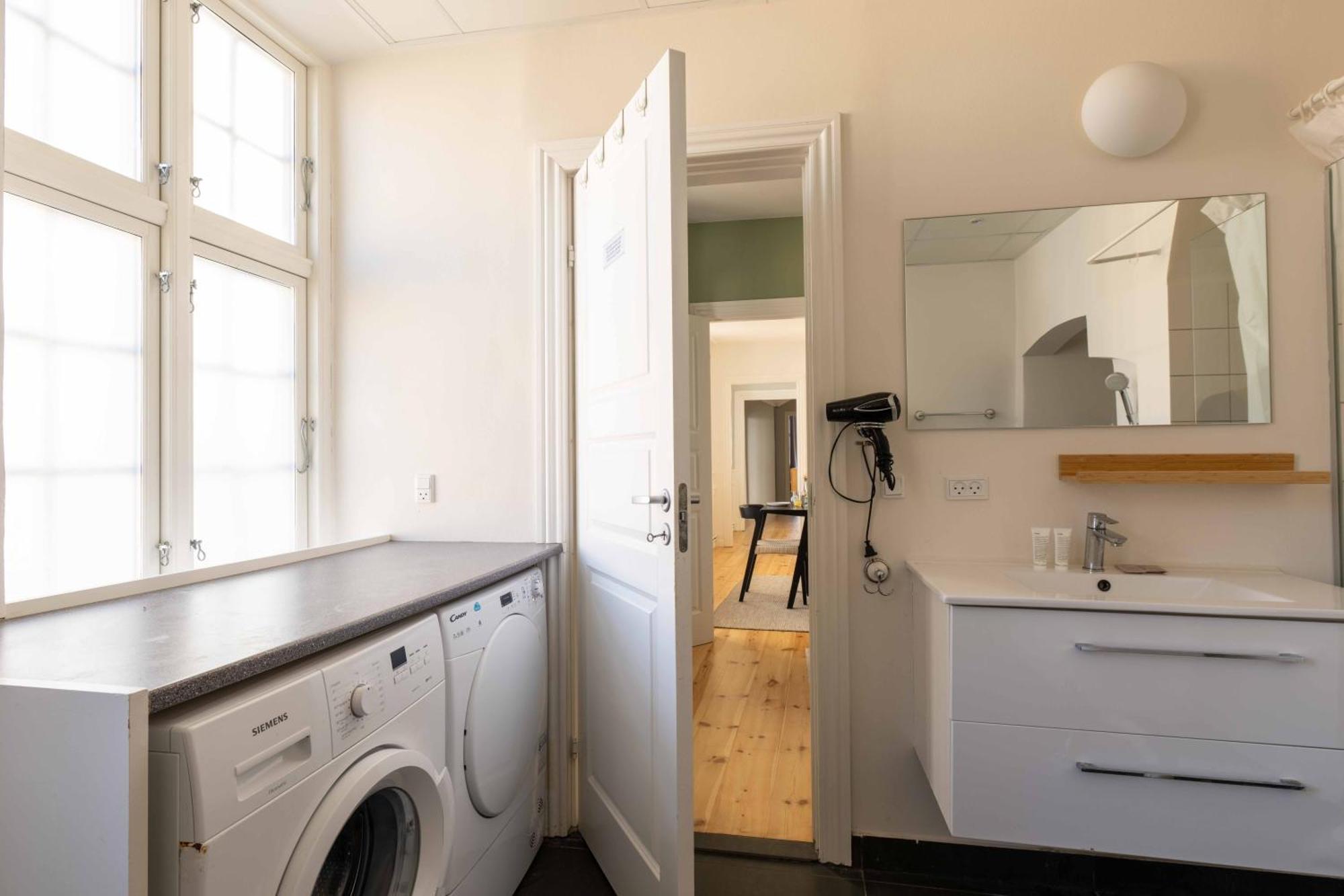 Big 4 Bedroom Apartment With Bathtub By Cph City Hall Square Copenhague Exterior foto